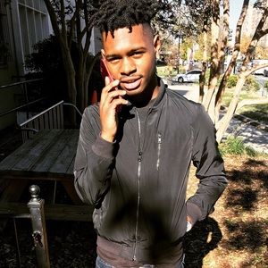 Meet your Posher, Deshaun